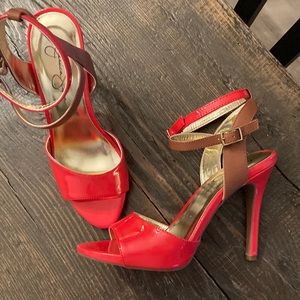 Jessica Simpson Tomato Red heals, two tone with tan. Never worn ..size 7 1/2